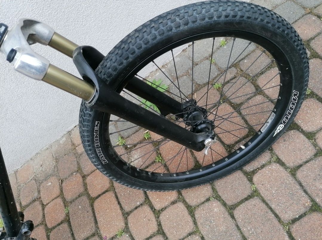Sprzedam rower dk dirtu koła 24 rama stalowa bez amortyzatora