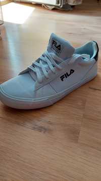 Продам Кросівки FILA