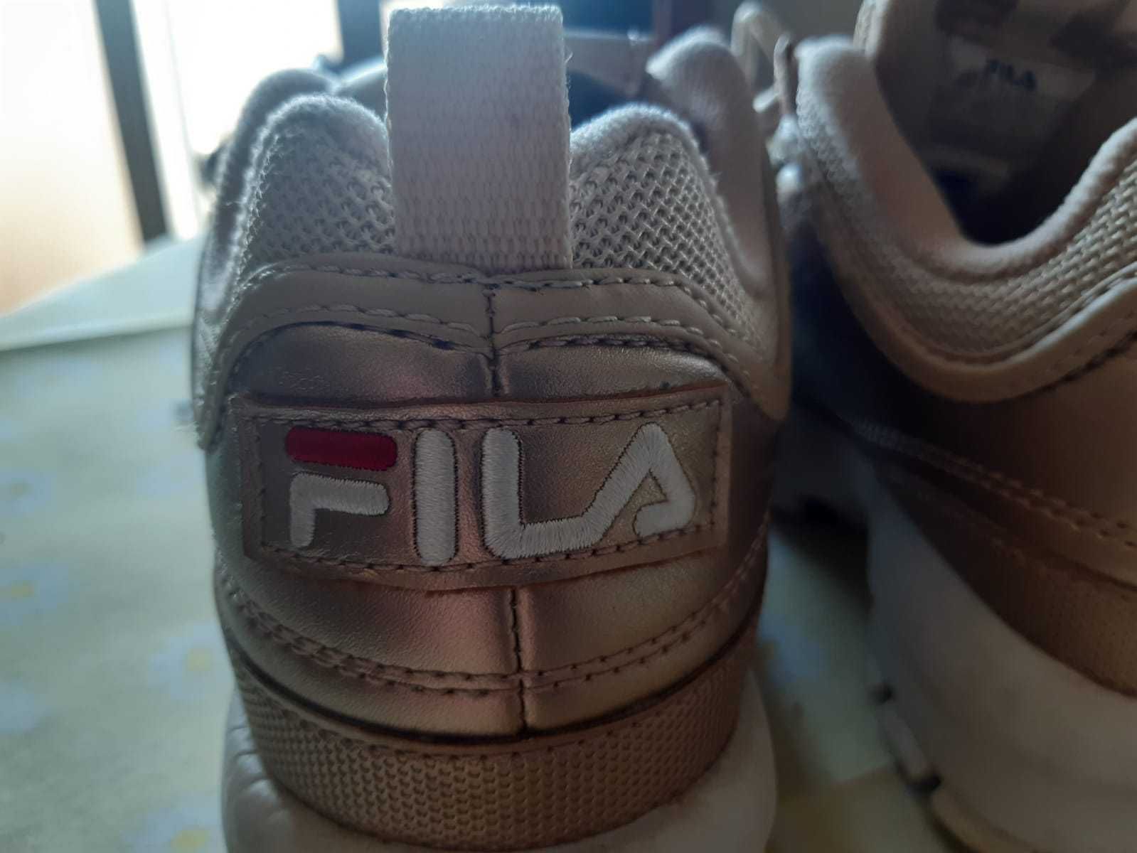 Ténis marca "FILA"