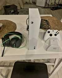 Konsola Xbox series s, słuchawki, ładowarka