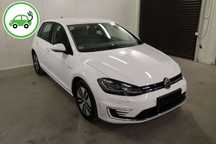 Volkswagen Golf niski przebieg, duża bateria, złącze CCS