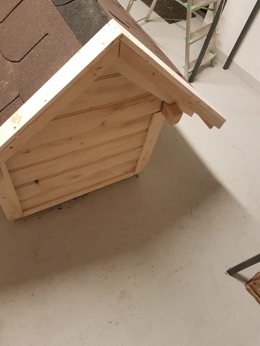 Ocieplana solidna buda dla psa