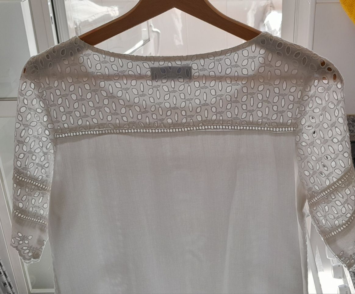 Vestido em bordado inglês, forrado