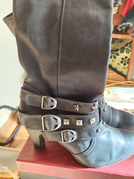 Продам високі чобітки