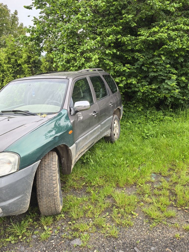 Samochód terenowy Mazda Tribute