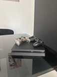 Ps4 500gb +2 pady (nie sprawne w 100%)