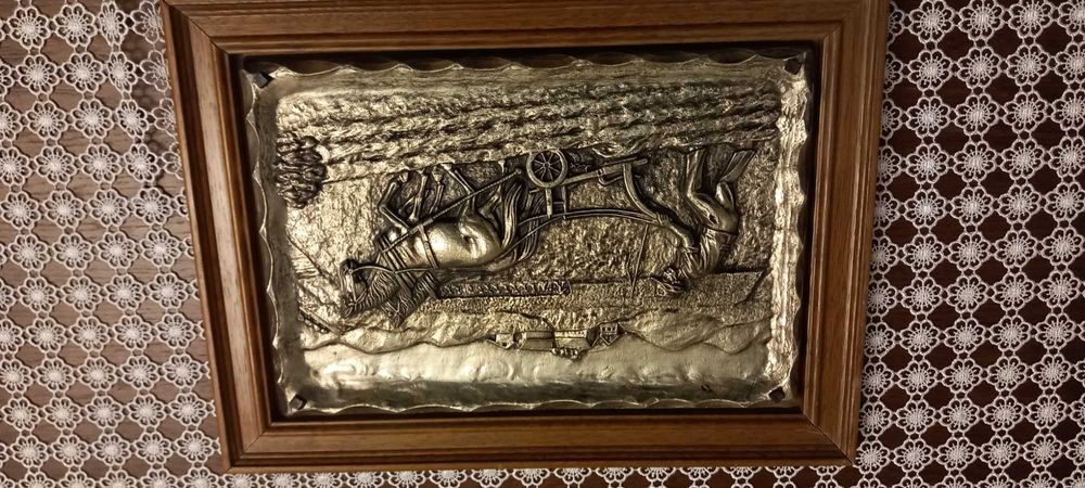 Stara plastyka w dębowej ramie