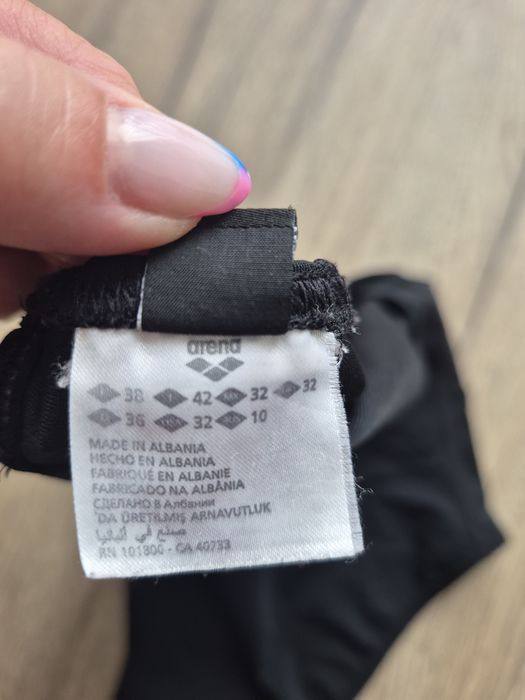 Strój kąpielowy sportowy arena XS /S
Normalne ślady użytkowania I pran