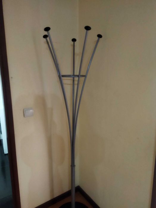 Vendo Cabide de pé