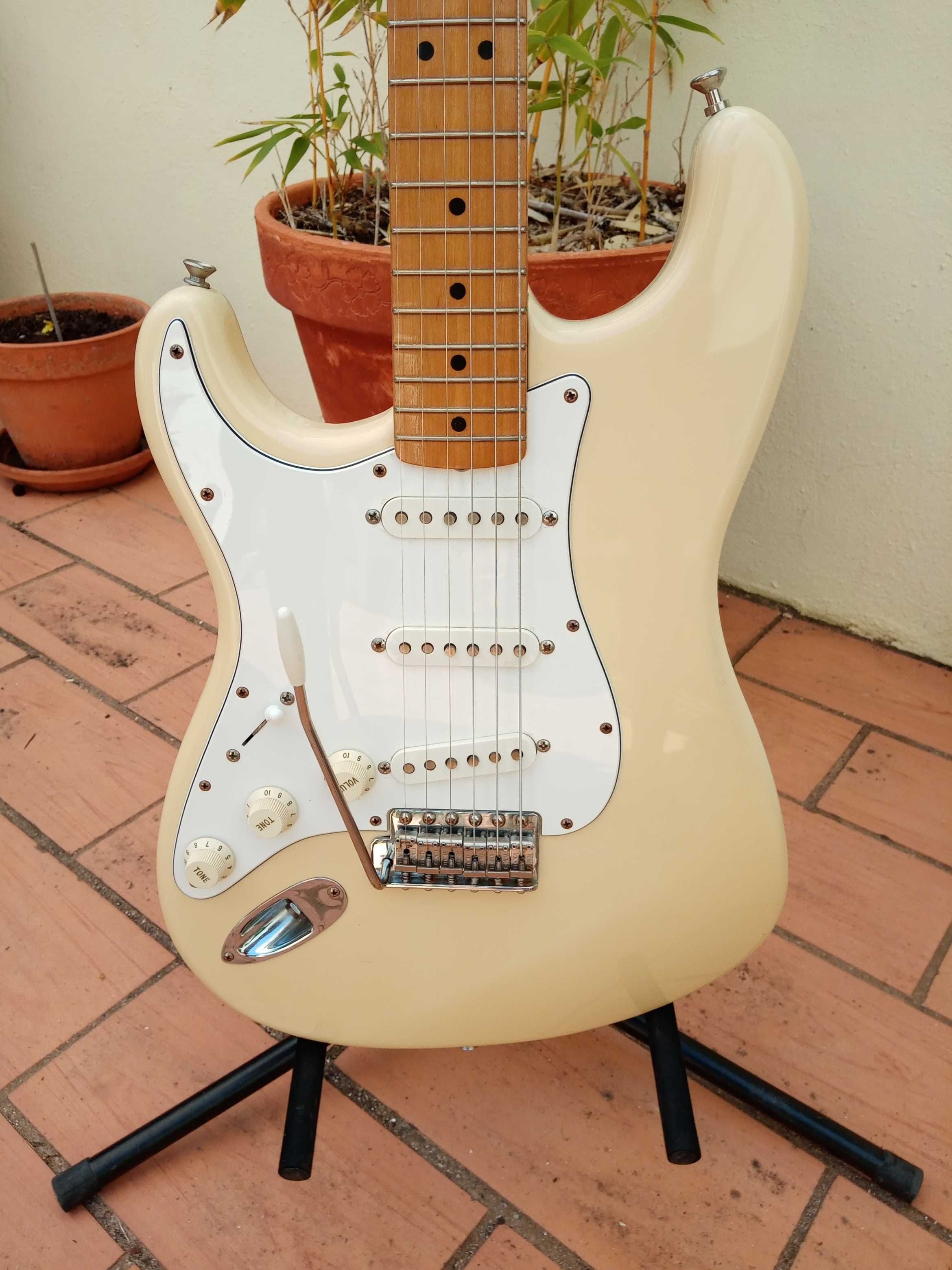 FENDER Stratocaster Jimi Hendrix LEFT HAND / Canhoto Guitar / Guitarra