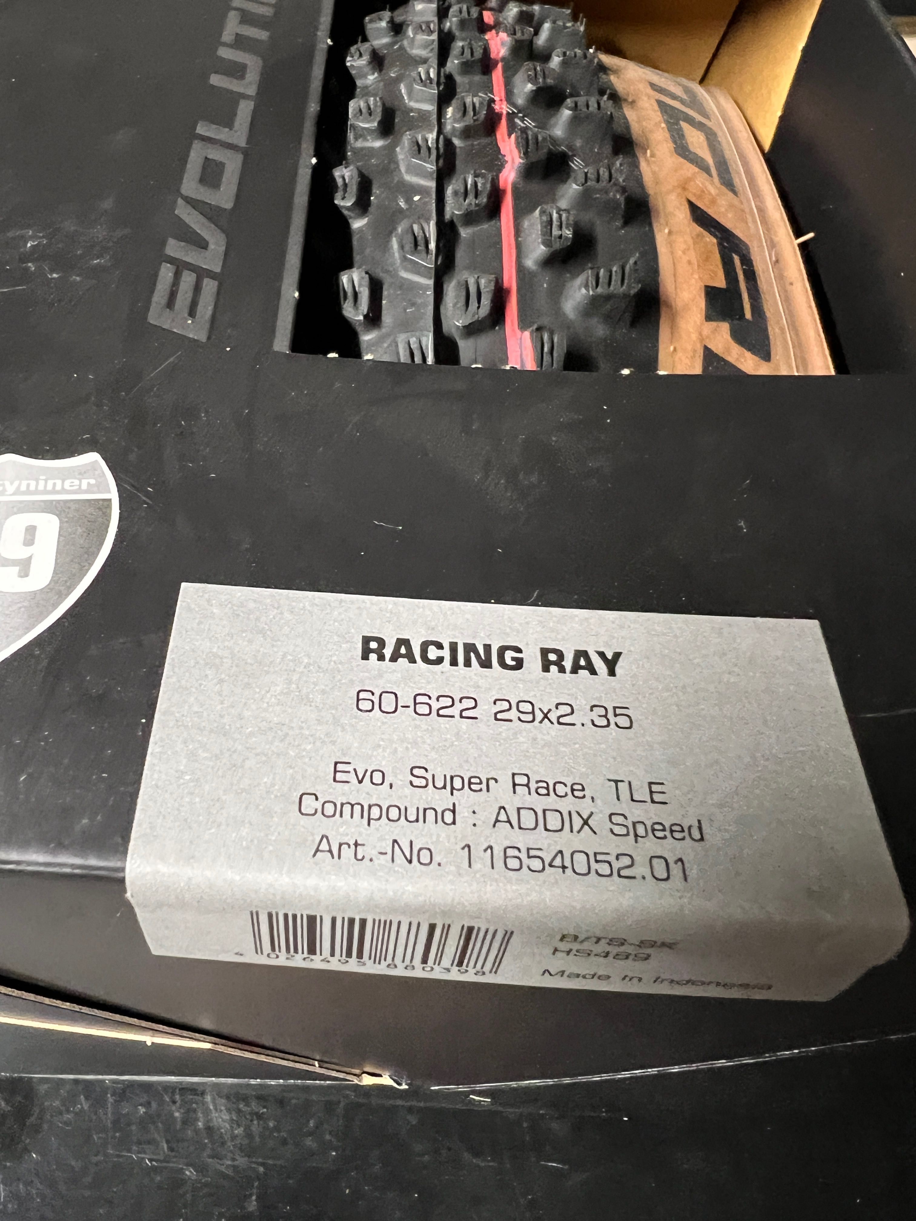 Opona rowerowa Schwalbe Racing Ray 29x2,35 zwijana