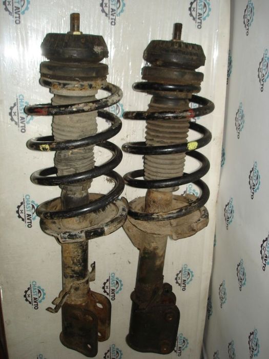 Стойки передние в сборе Mercedes Vito 638