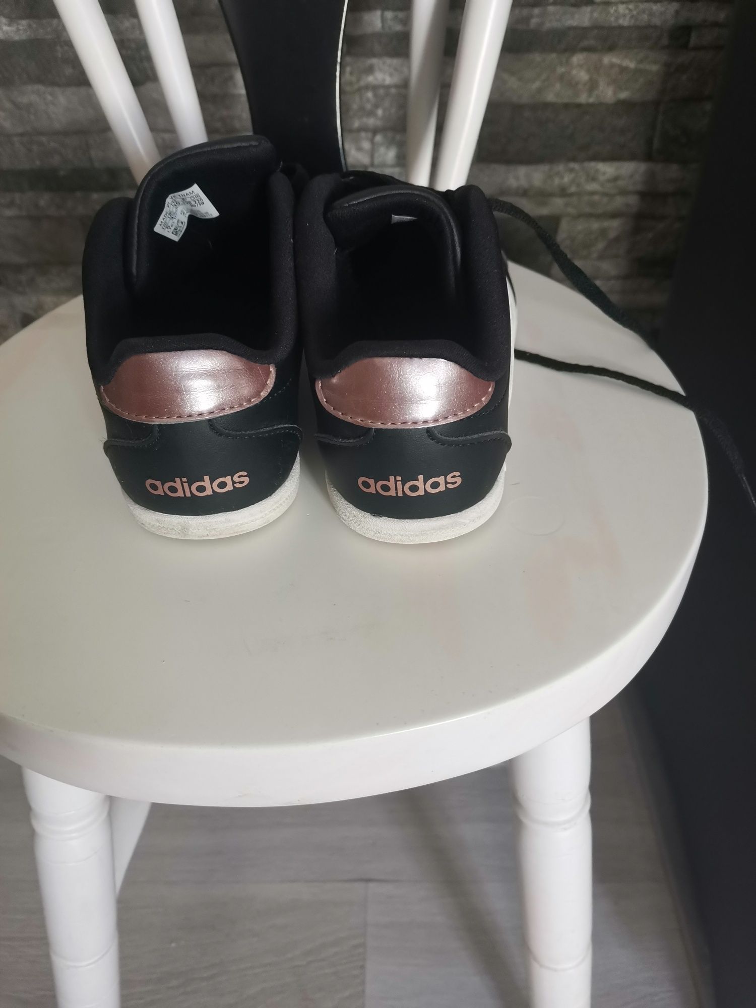 Sapatilhas Adidas pouco usadas