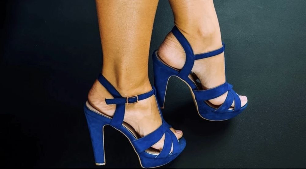 Niebieskie sandały szpiki