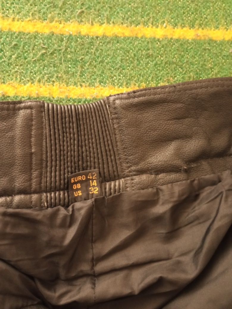 Продам байкерские мужские кожаные штаны б/у.