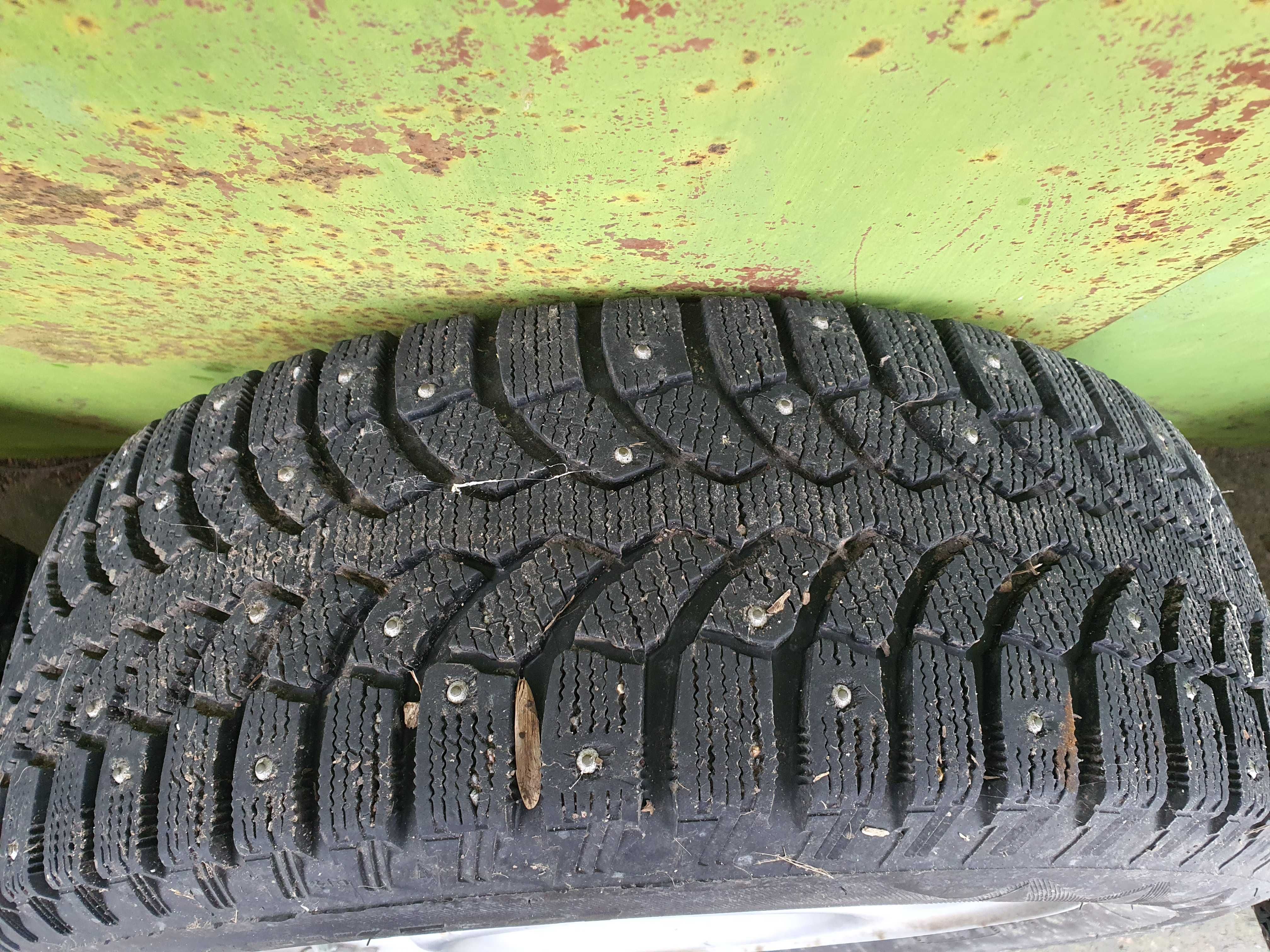 Шини зимові шиповані Bridgestone Blizzak Spike-01 195/60 R15