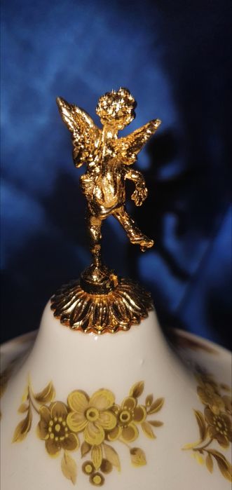 Ânfora em porcelana fina pintada à mão,laminada a ouro