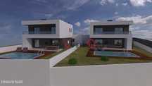 Casa em construção na Batalha