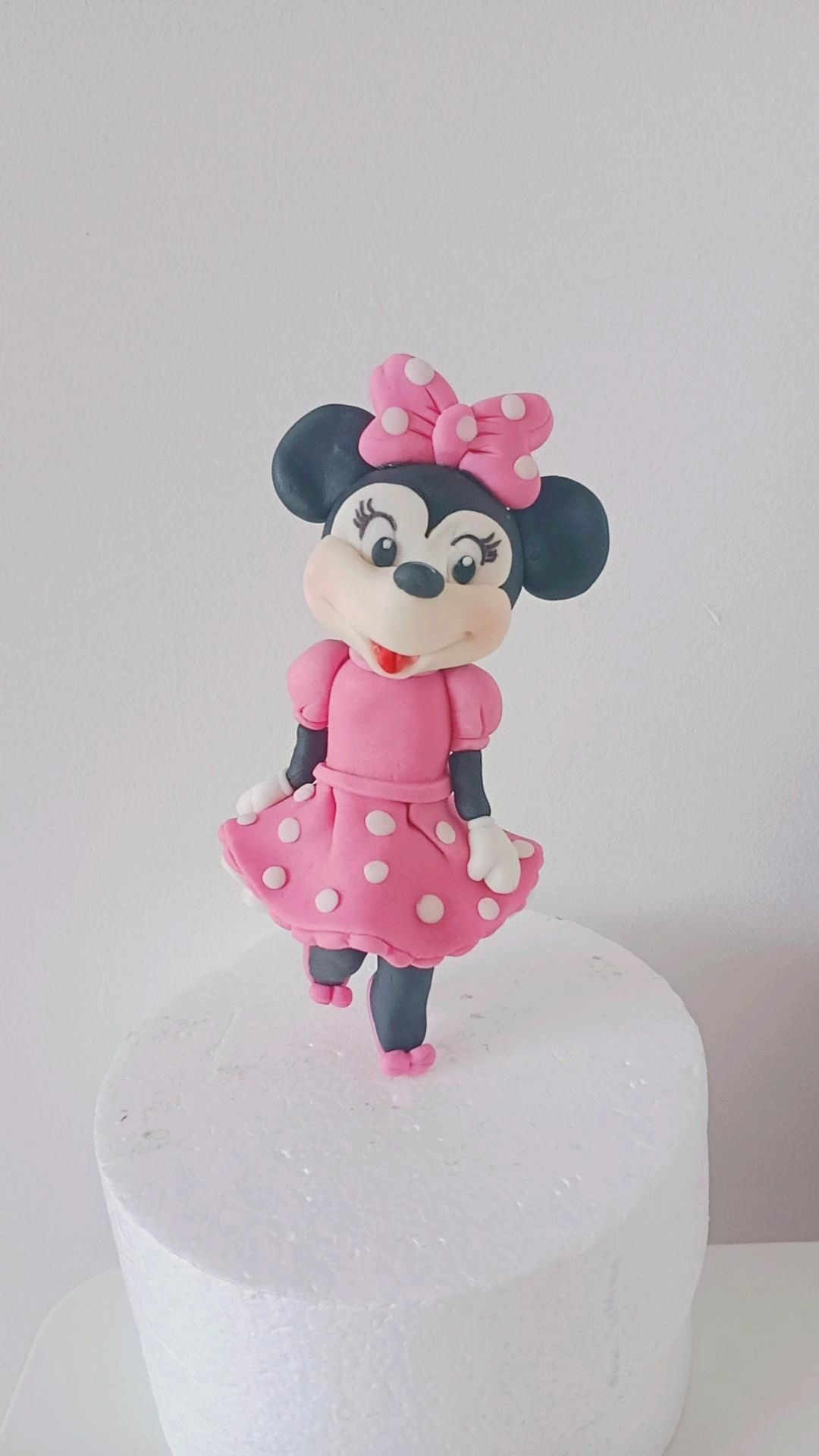 Figurka z masy cukrowej na tort myszka Minnie