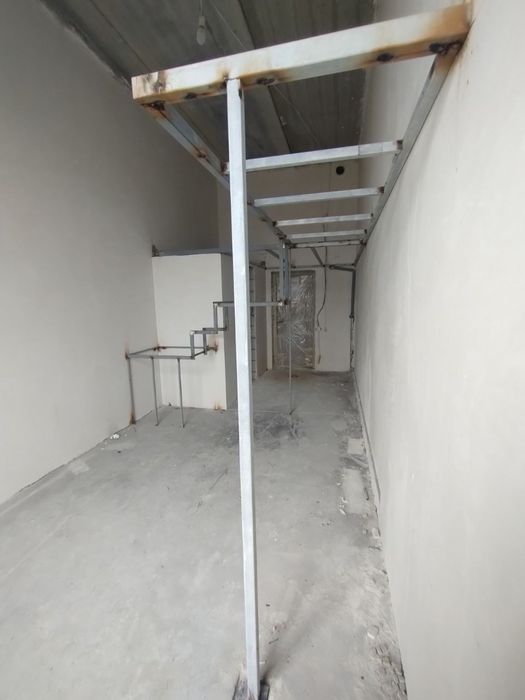 Продам квартиру з чорновим ремонтом м. Академіка Павлова