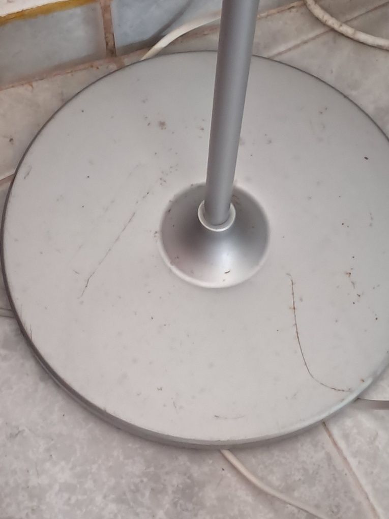 Candeeiro de chão NEGOCIÁVEL