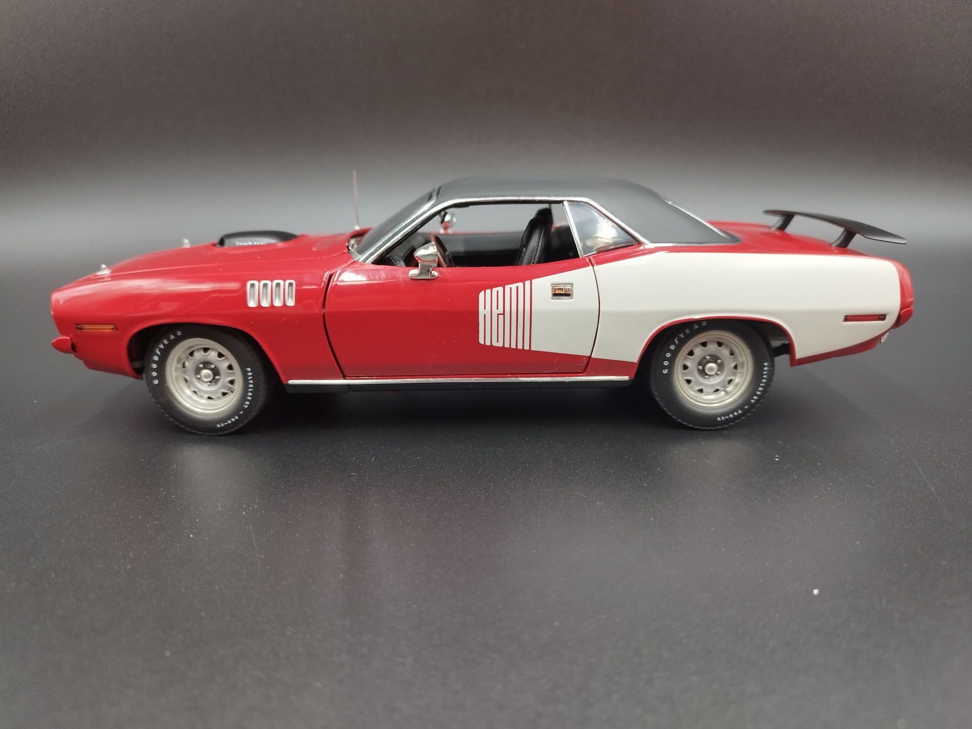 1:18 ACME 1971 Plymouth Hemi BarraCuda model limit 470/1230