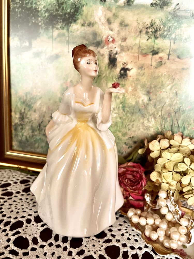 Elegancka ROYAL DOULTON Dama Figurka Kolekcjonerska Porcelanowa Anglia