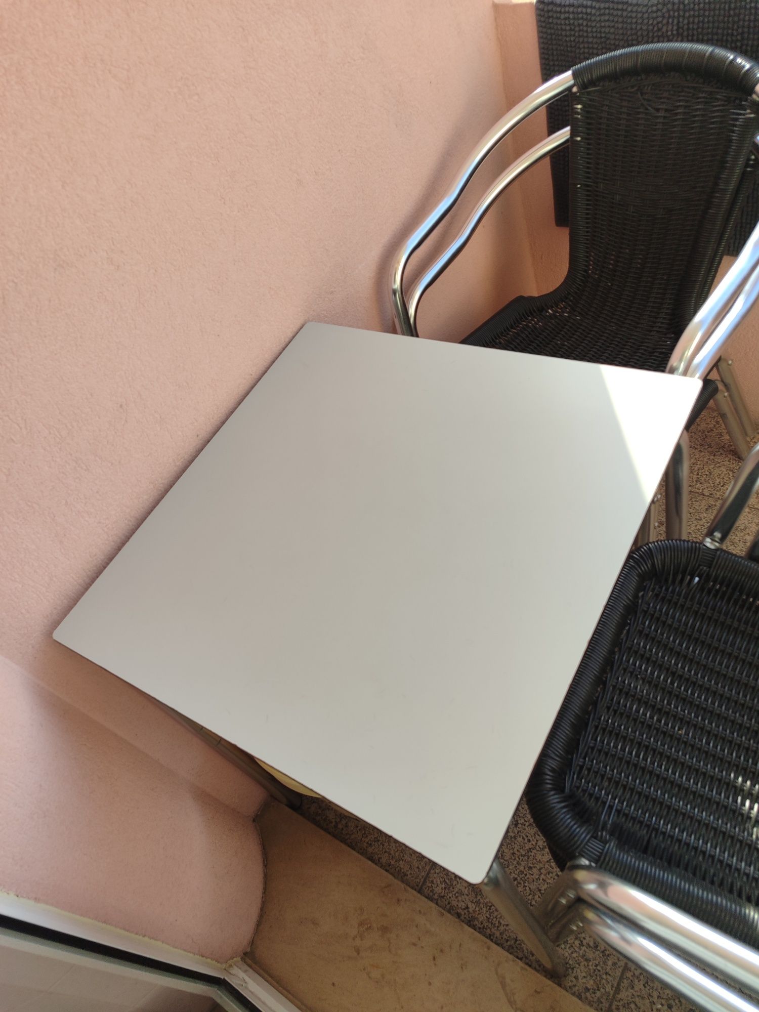 Conjunto de mesa e 4 cadeiras