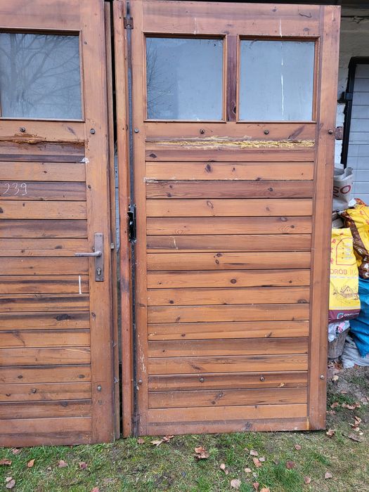 Drzwi drewniane garażowe