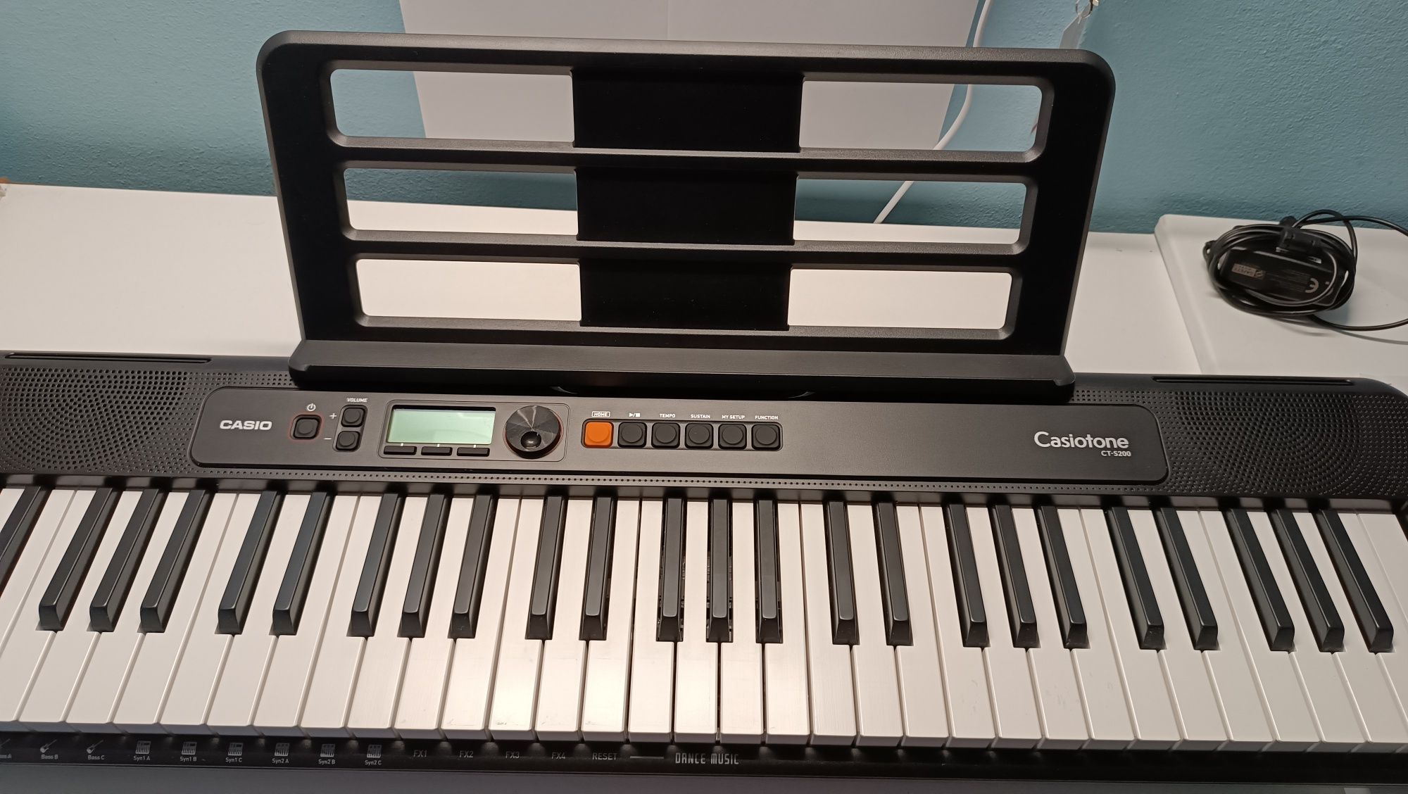 Piano elétrico Casiotone ct-s200 como Novo