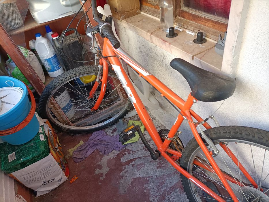 Bicicleta praticamente nova