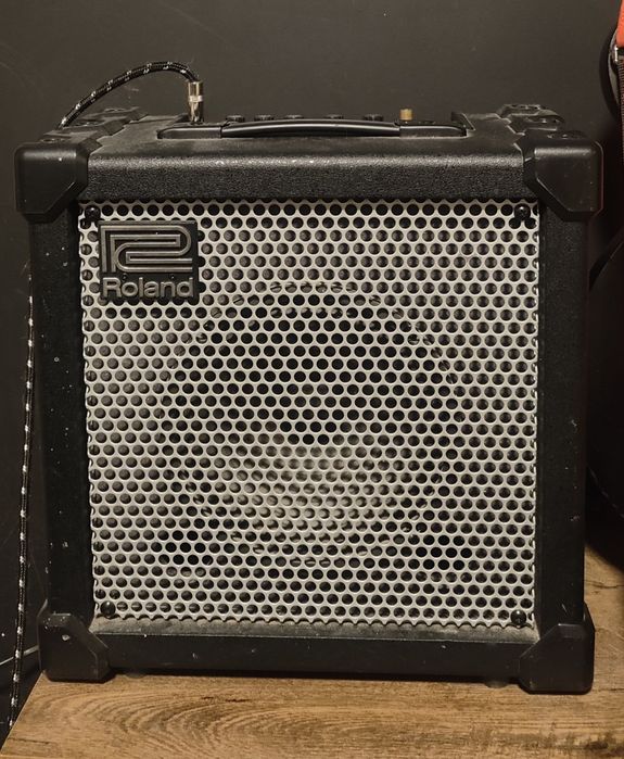 Комбопідсилювач Roland Cube 20XL