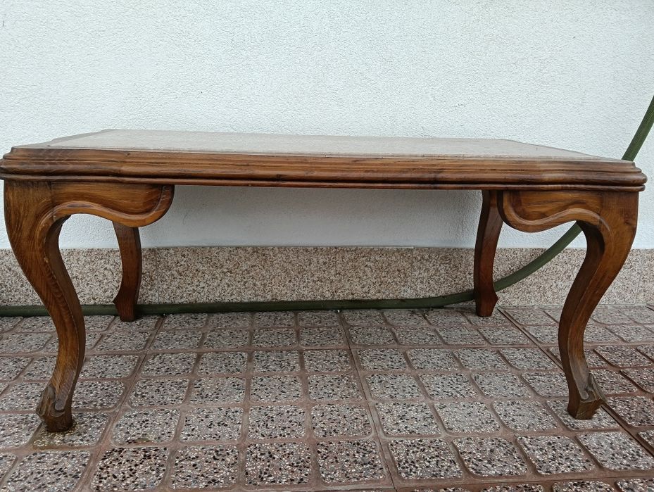 Mesa de sala em madeira maciça