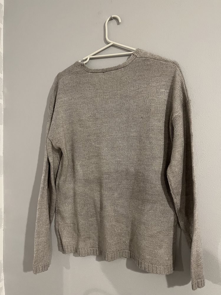Szaro-beżowy sweterek