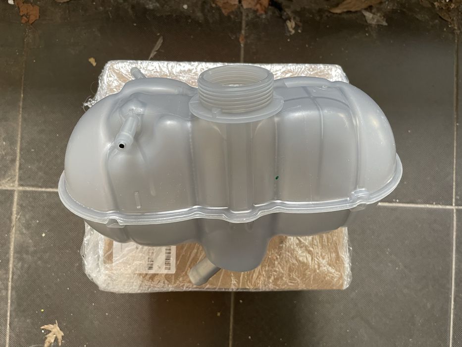 Бачек расширительный ford mustang 2015-2023 форд мустанг