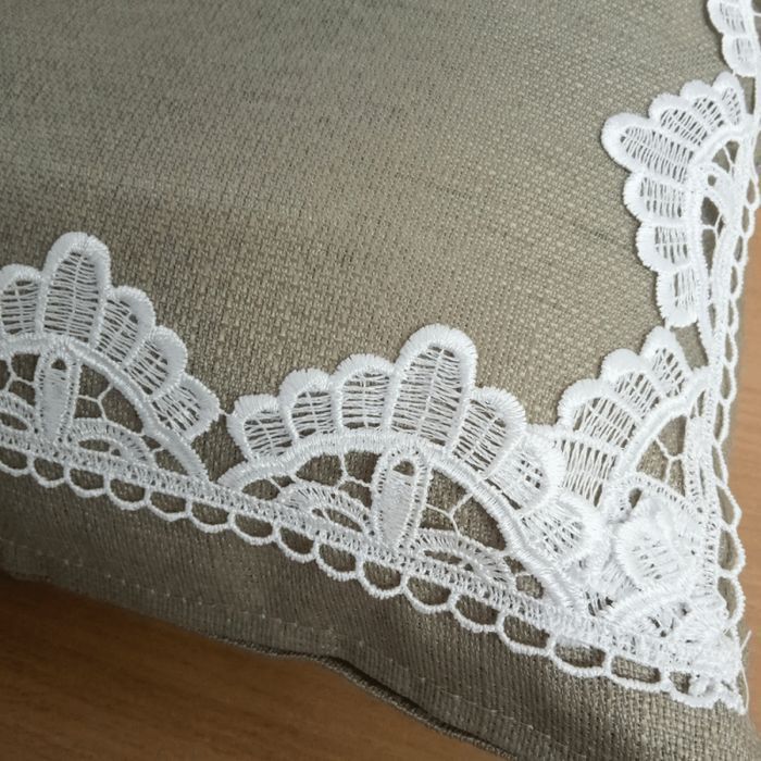Poszewka dekoracyjna Lordes z koronką 40x40cm 40 x 40 [cm]