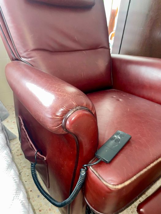 Poltrona de pele eletrica