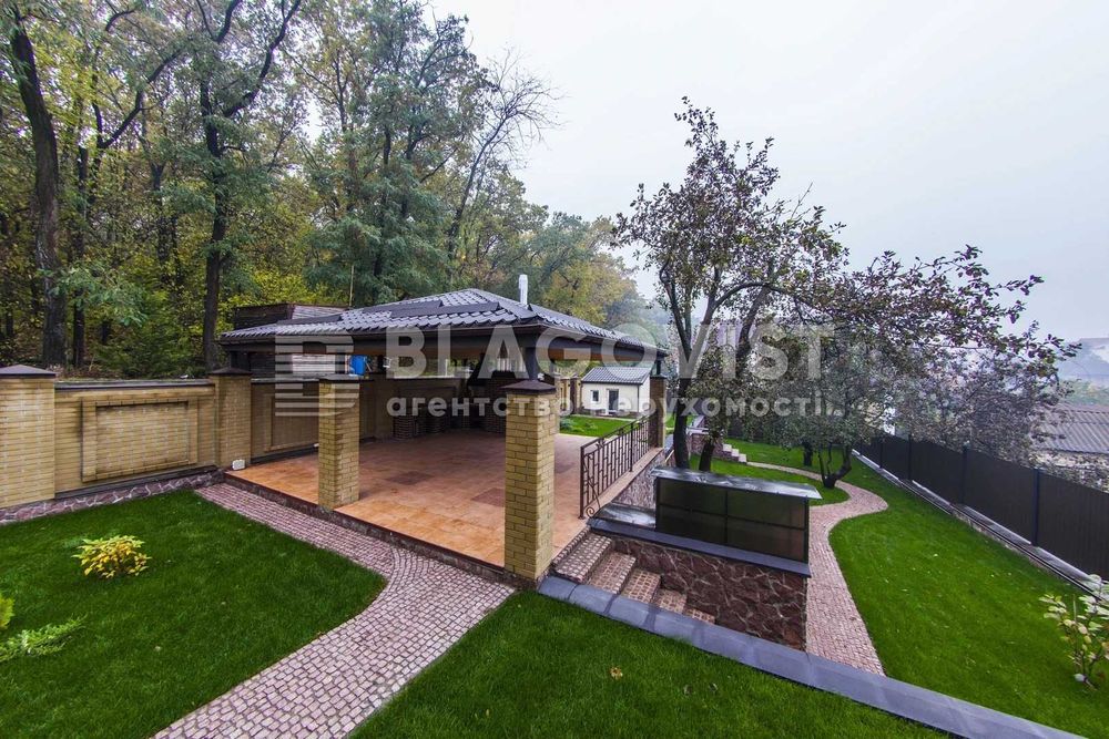 Чудовий будинок поряд Голосеевского парку, м. Голосіївська