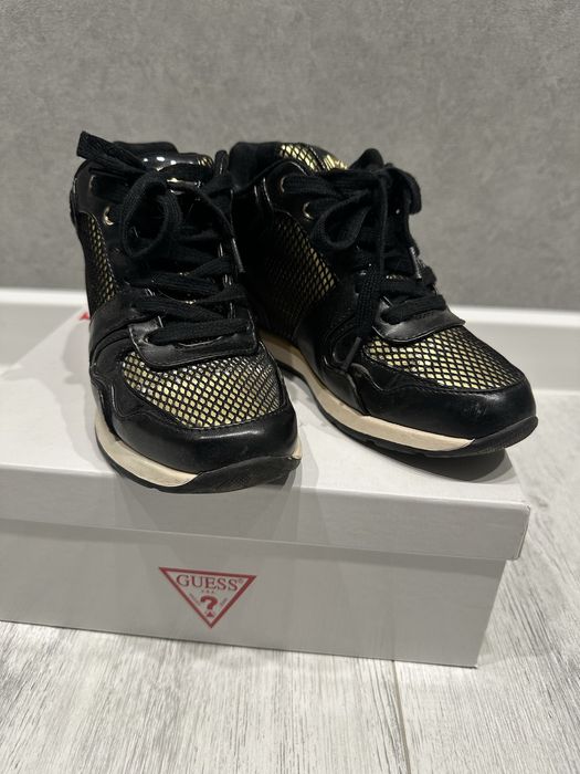 Жіночі кросівки guess (36 розмір)