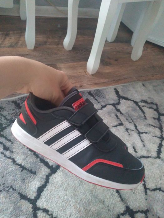 Oryginalne chłopięce buty adidas na rzepy rozmiar 34