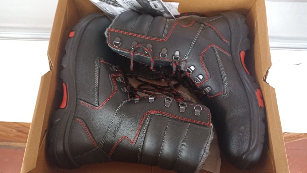 Продам робочі ботинки зимові 44 розмір.