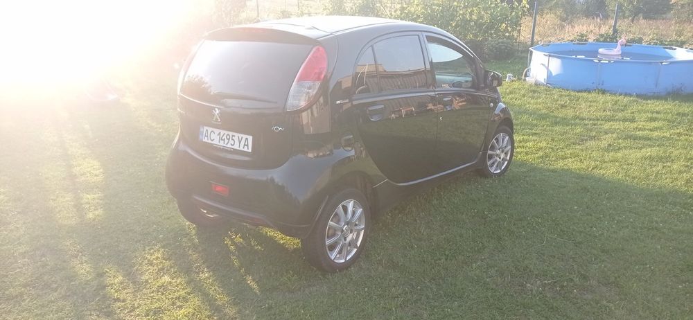 Електромобіль  Peugeot ION