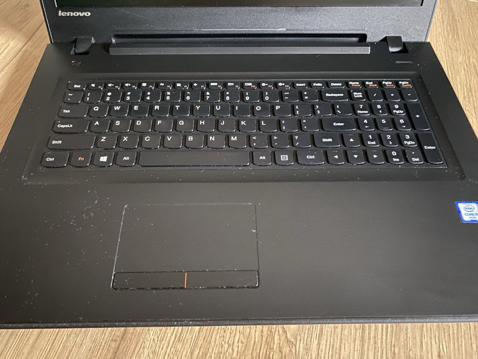 Laptop Lenowo 18 cali i5