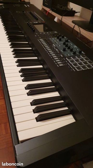 Roland fantom 8 EX new 88 teclas