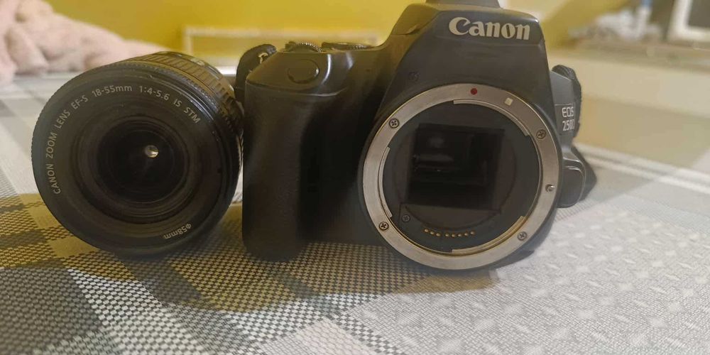 Lustrzanka Canon EOS 250D Stan Bardzo dobry!