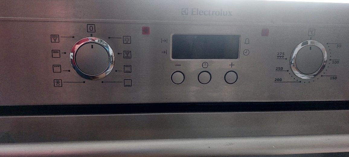 Piekarnik Electrolux EOB33100X do zabudowy