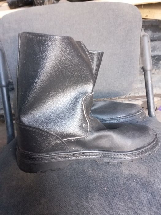 Взуття чоботи нове.
2.1А МАХ / USB-A Ouput