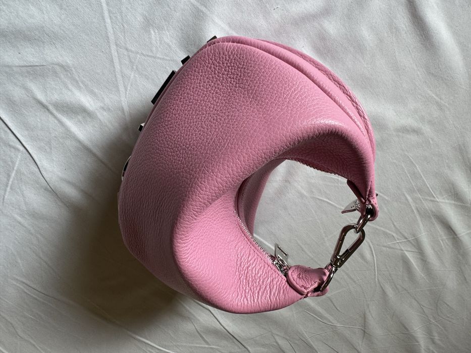 Стильна маленька сумочка.