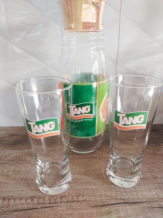 Dzbanek i szklanki