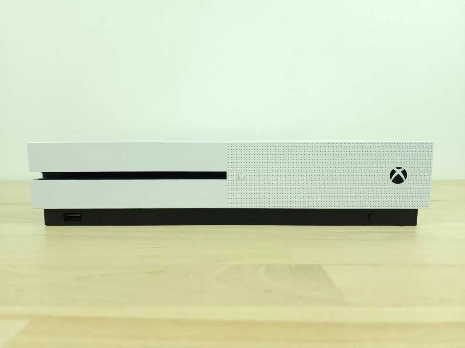 Xbox One S 500GB SSD в идеальном состоянии + 100 игр gamepass